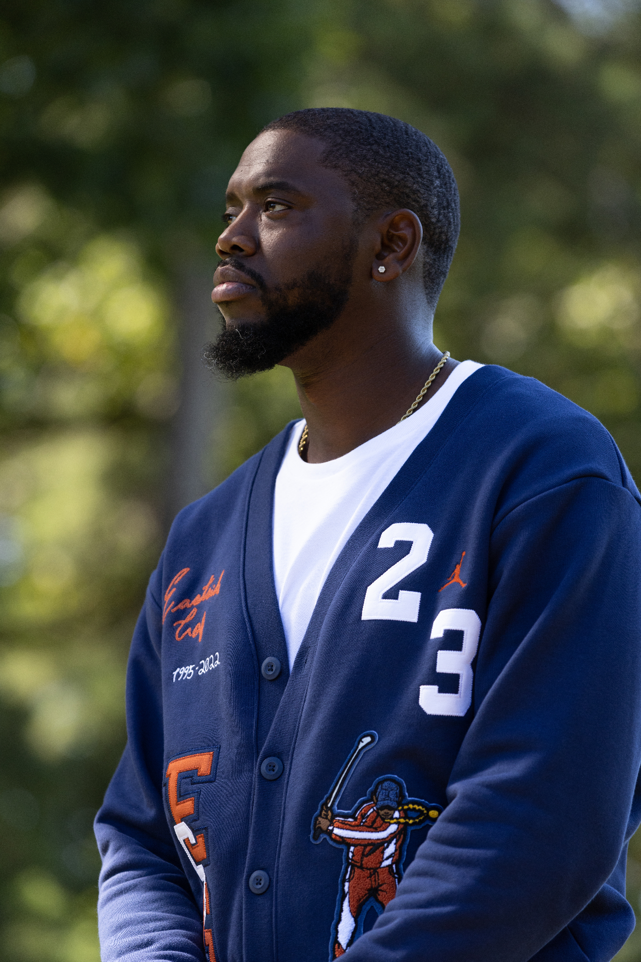 Olajuwon speaking on stage